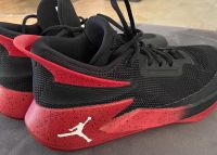 Basketballschuhe Nike Jordan, schwarz-rot, Gr 42,5, gebraucht Niedersachsen - Wolfenbüttel Vorschau