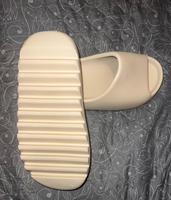 Yeezy Slides Düsseldorf - Vennhausen Vorschau