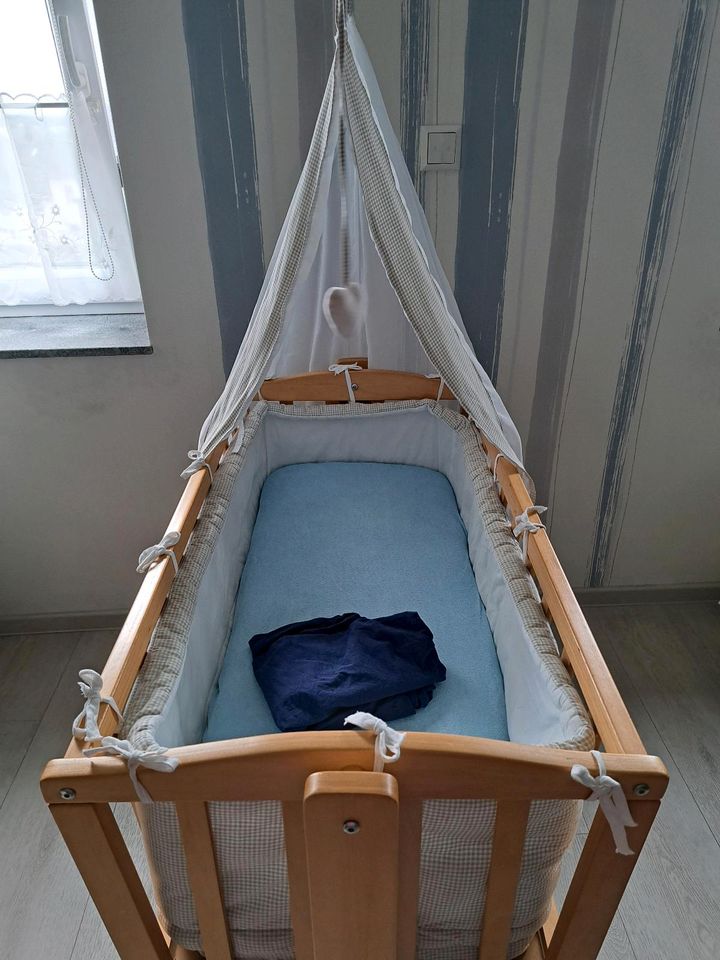 Baby Wiege Bett Stubenwagen aus Holz mit Matratze in Ellscheid