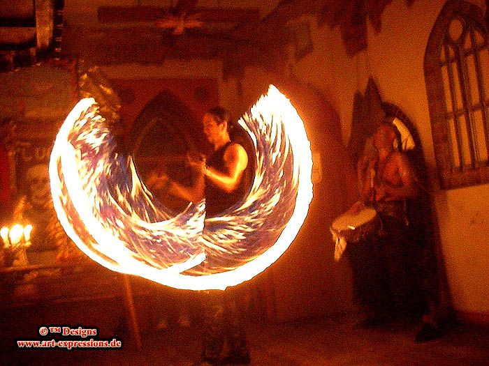 FIRE TWISTER & große CREW! Feuershow Feuerspucker Feuerschlucker! in Berlin