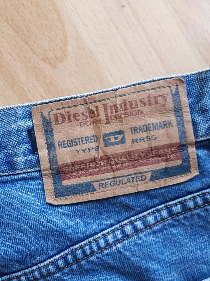 Diesel Herren Jeans Hose Größe 30 in Ahlen