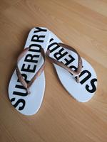 Neu SUPERDRY Flip Flops Badesandalen Gr. 40 schwarz weiß Kr. Altötting - Kastl Vorschau