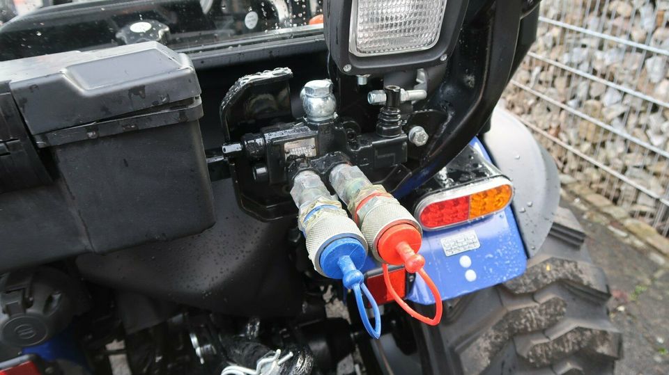 Kleintraktor Farmtrac 22 Kabine Allrad 4WD zuschaltbar in Meiningen