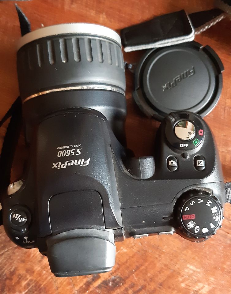 Digitalkamera Fuji FinePix S5600 in Aurich