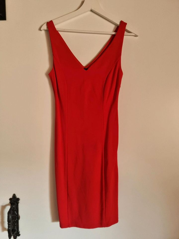 Damen Bleistift Kleid rot eng stretch V-Ausschnitt Gr 36 S Amisu in Bielefeld