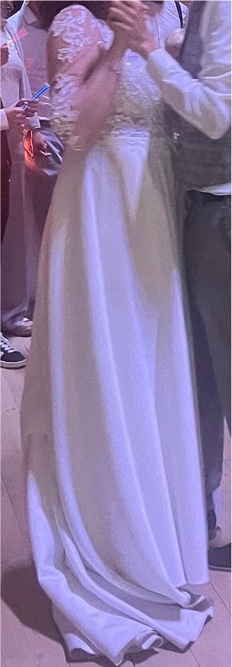 Brautkleid Hochzeitskleid gereinigt in Nürnberg (Mittelfr)