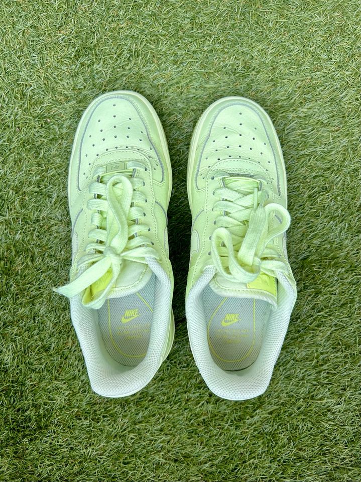 Nike Air Force 1 Volt Glow 40 in Berlin