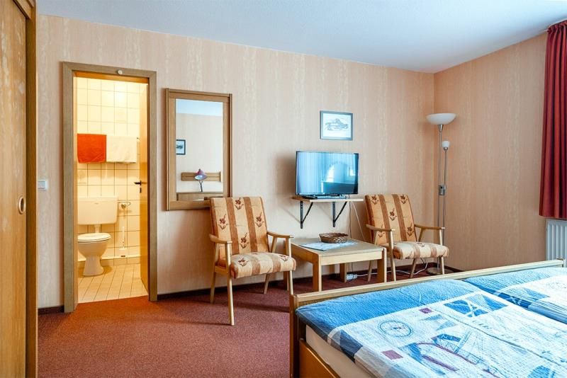 Nordseeheilbad Bensersiel: Gepflegtes Hotel / Pension mit Eigentümerwohnung in Top-Lage! in Esens