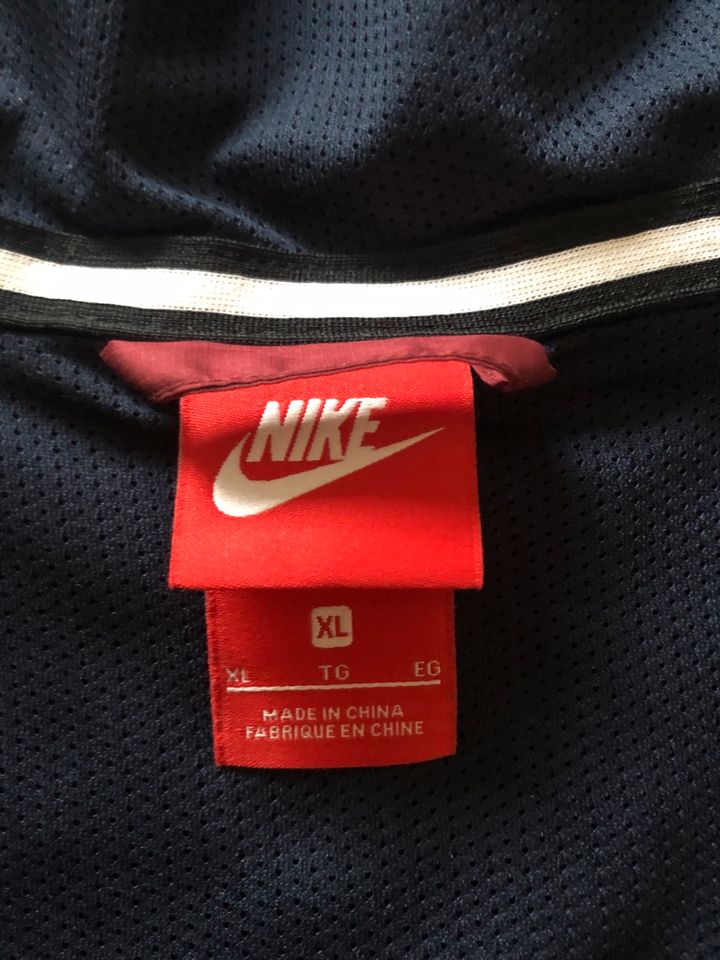 Jacke/Herren von NIKE in XL in Kiel