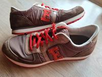 braune Sneaker mit rot von ESPRIT Gr.39 Hessen - Breitscheid Vorschau