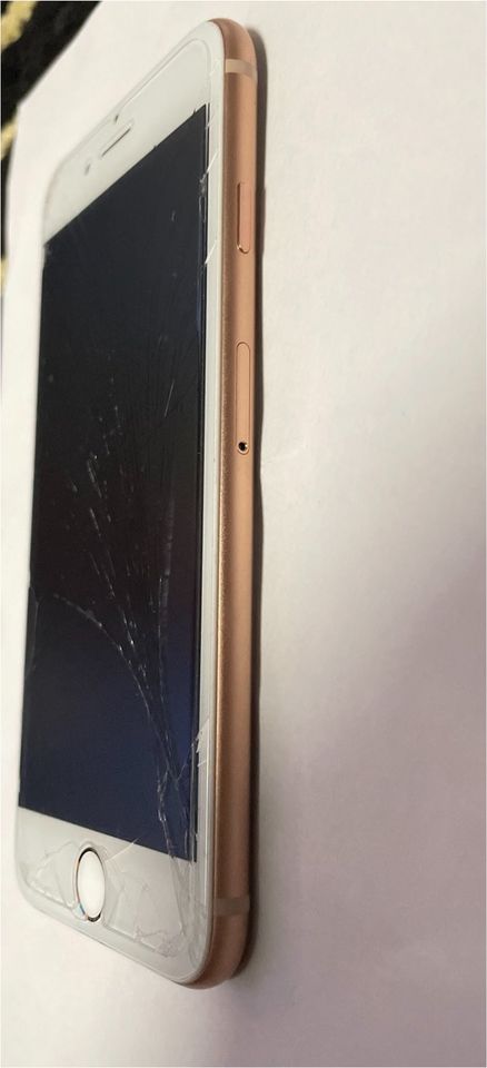 IPhone 8 Gold in Duisburg