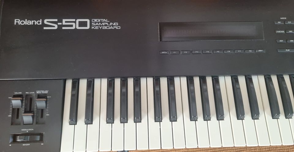 Roland S50 Digital Sampling Keyboard in Berlin