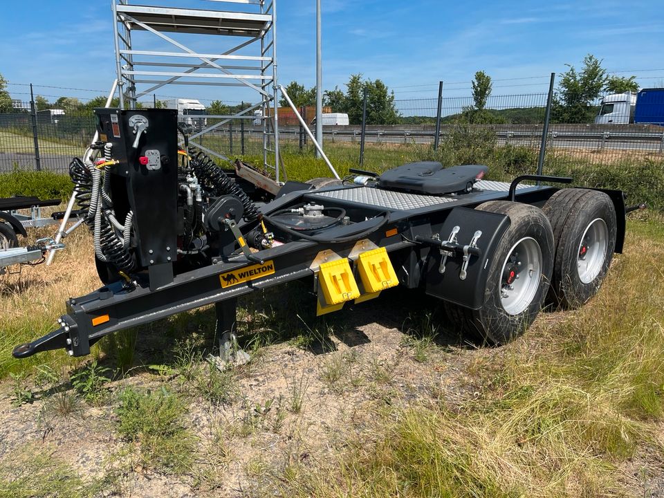 Dolly Tandem Untersetzachse Hydraulik Wielton in Weilerswist