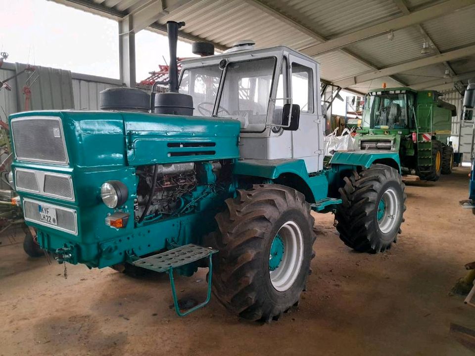 Traktor T150k  Schlepper, kein K700 Fortschritt , Oldtimer in Helbedündorf