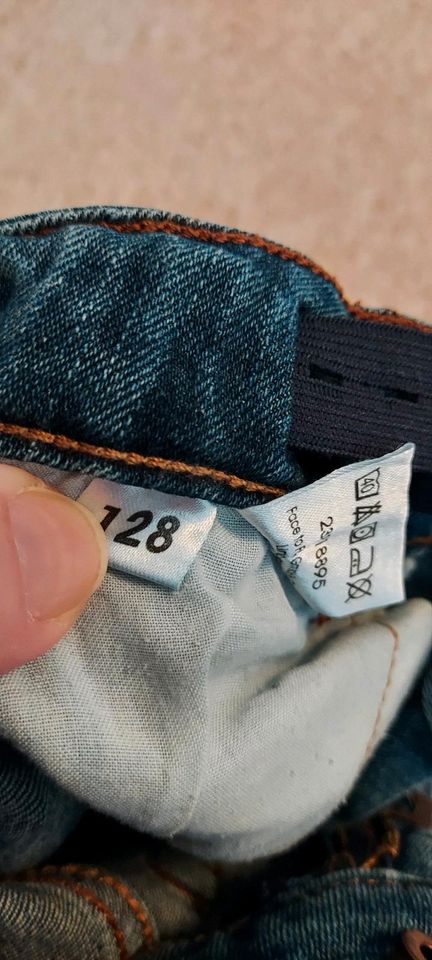 Jeans für Mädchen Gr. 128 in Deißlingen