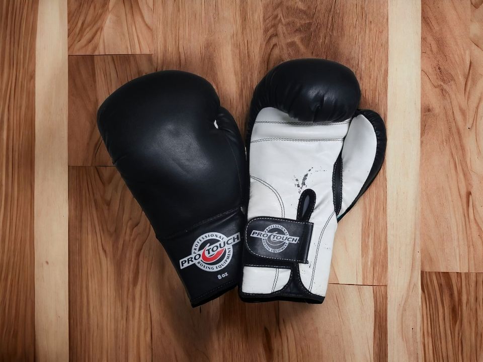 Box Handschuhe Pro Touch gr. 8 Leder Schwarz Weiß in Weißwasser