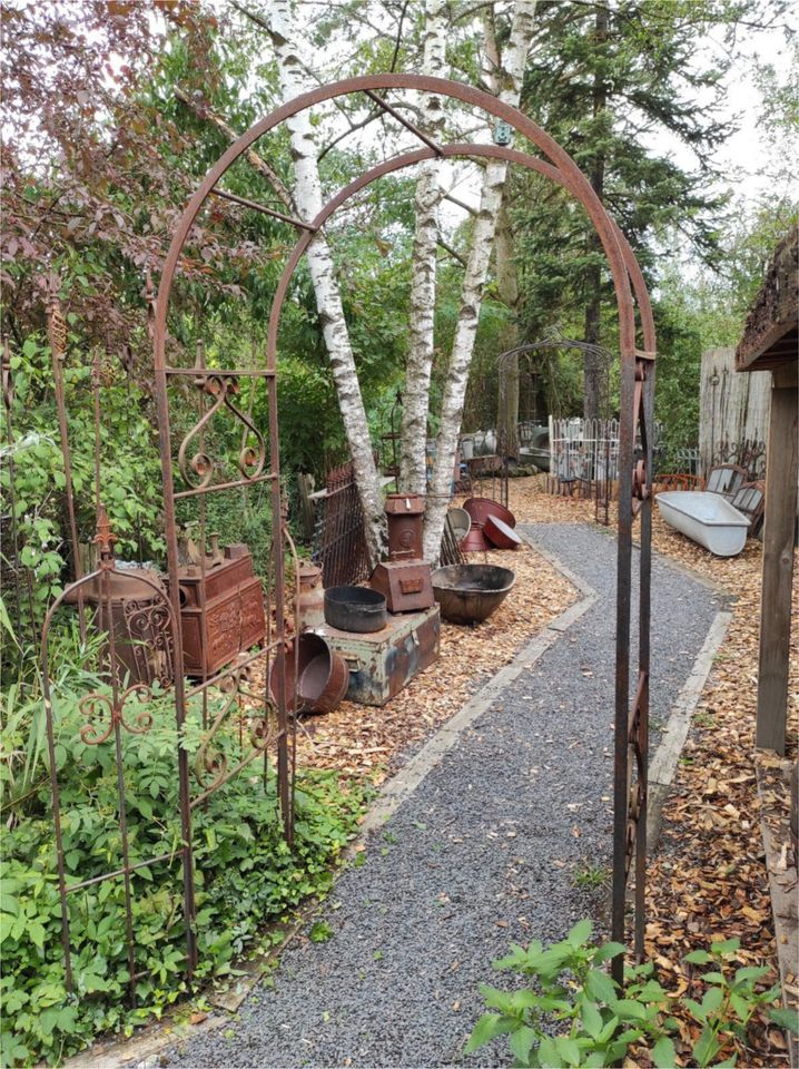 Rosenbogen, Pavillon Rost Gartendeko Zinkwanne Holzfass uvm. in Itzgrund