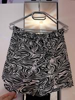 Amisu Animal Print schwarz Weiß Zebra Stoffhose kurz 40/L Nordrhein-Westfalen - Siegen Vorschau