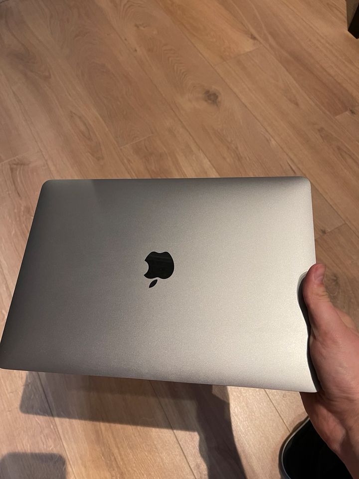 Apple MacBook Pro 13 Space Grau 2019 mit Touchbar wie neu! in Gondershausen