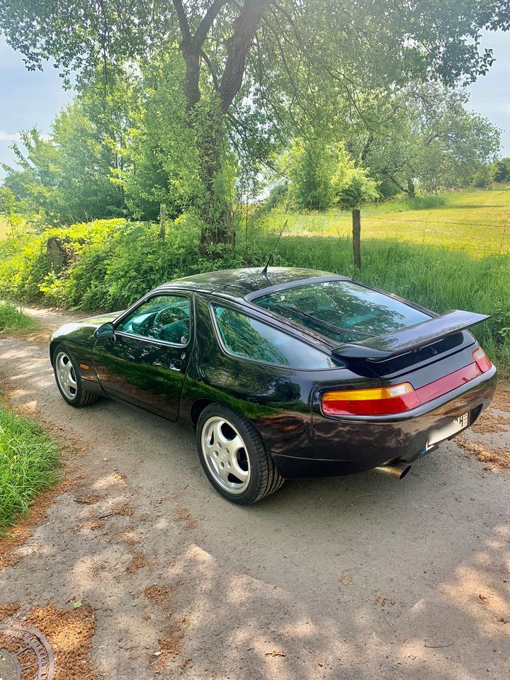 Porsche 928 GTS in Roetgen