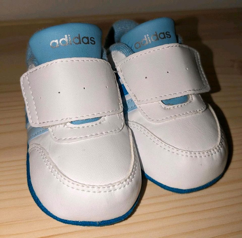 Baby Sneaker Schuhe von ADIDAS in Größe 19 in Velden Mittelfr.