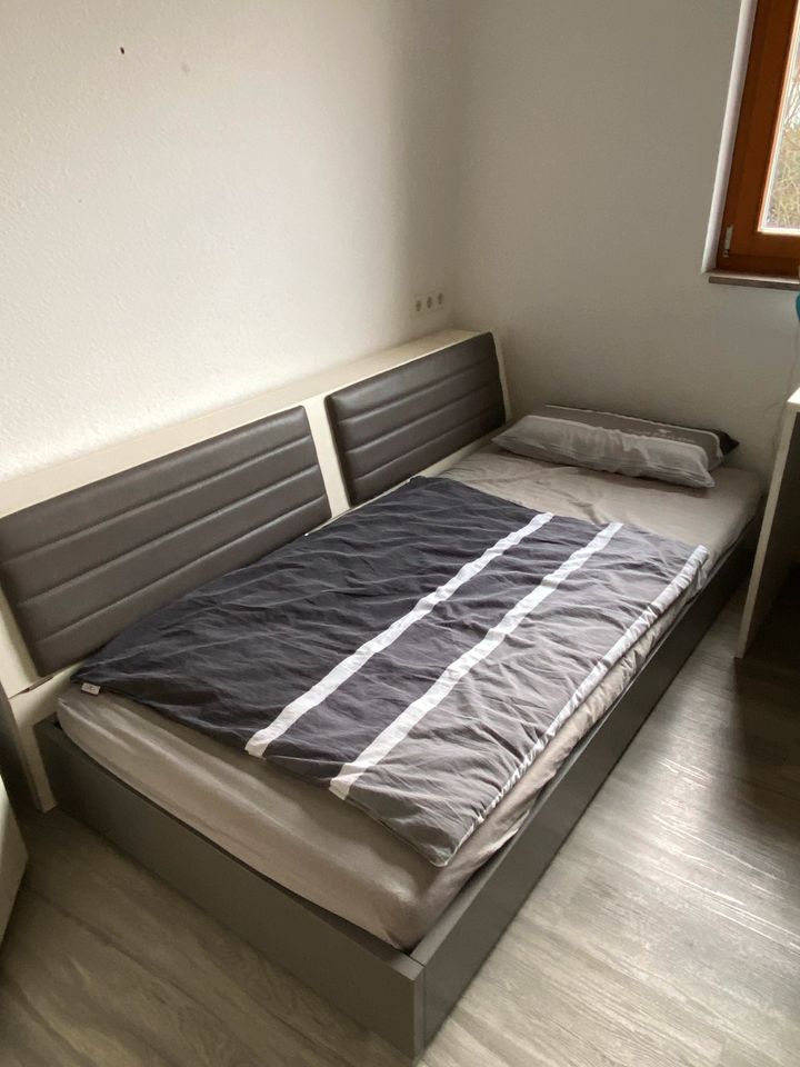 Jugendzimmer Bett + Eckschrank + Matratze/ Lattenrost *Grau* in Backnang