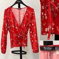 Bershka Damen rotes Shirt Bluse mit Band Blümchenmuster Blümchen Berlin - Mitte Vorschau