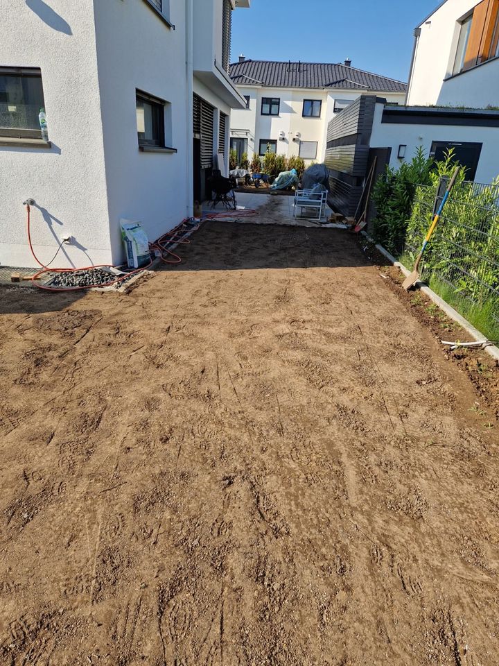 GARTENARBEITEN / PFLASTERARBEITEN / ROLLRASEN / ERDARBEITEN / BEWÄSSERUNG / GARTENBAU / BAGGER in Hochheim am Main