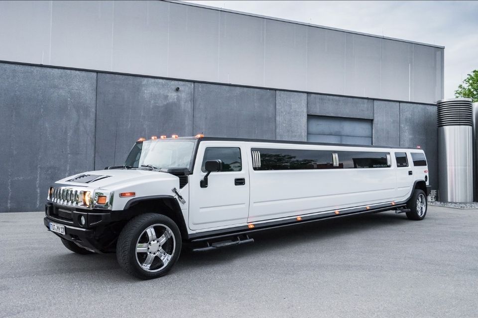 Hummer H2 Stretchlimousinen für Düsseldorf - Köln - Essen und ganz NRW mieten in Krefeld