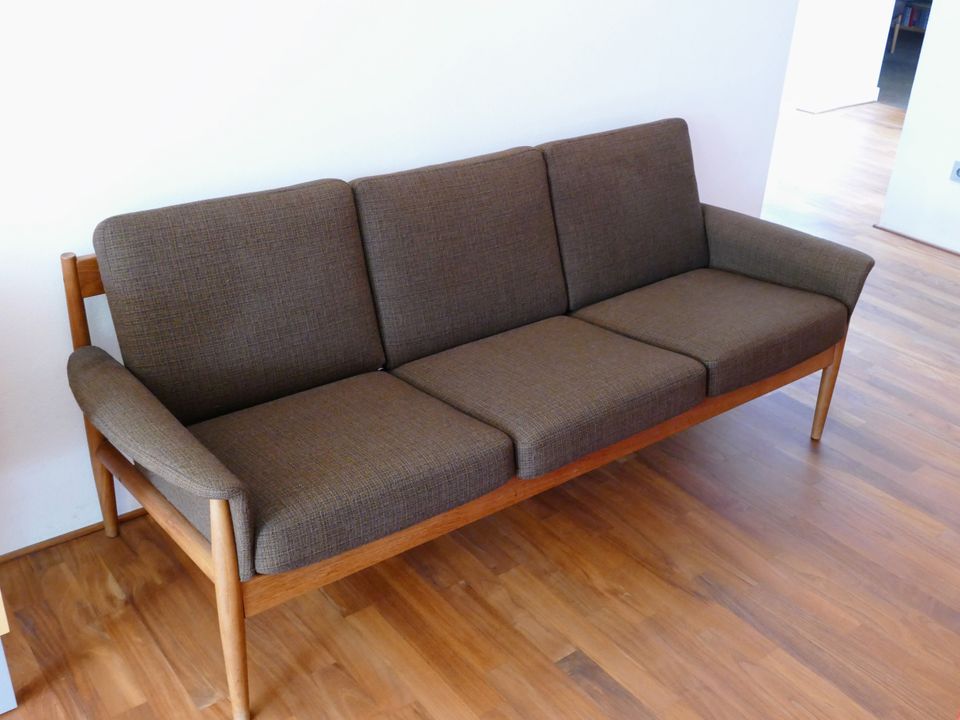 Sofa / Couch (dänische Designermöbel, Teakholz, France & Søn) in Bielefeld