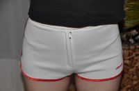 Shorts weiß mit rotem Streifen Sporthose Tennishose Gr 34 Hessen - Kassel Vorschau