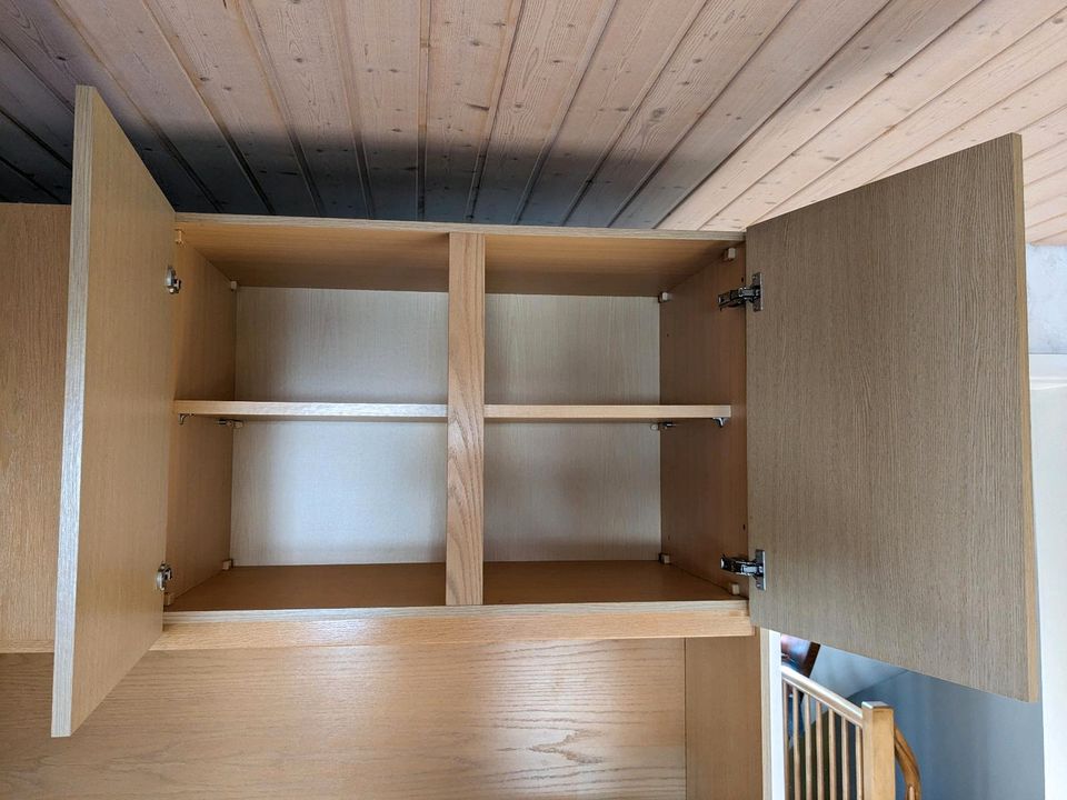 Bett mit Schrank in Reutlingen