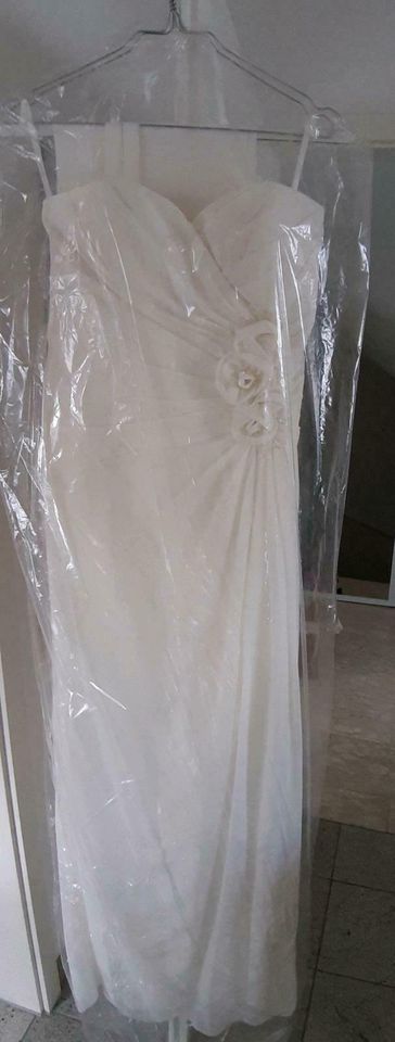 Hochzeitskleid Brautkleid in der Größe 38-40 mit Stola in Erlensee