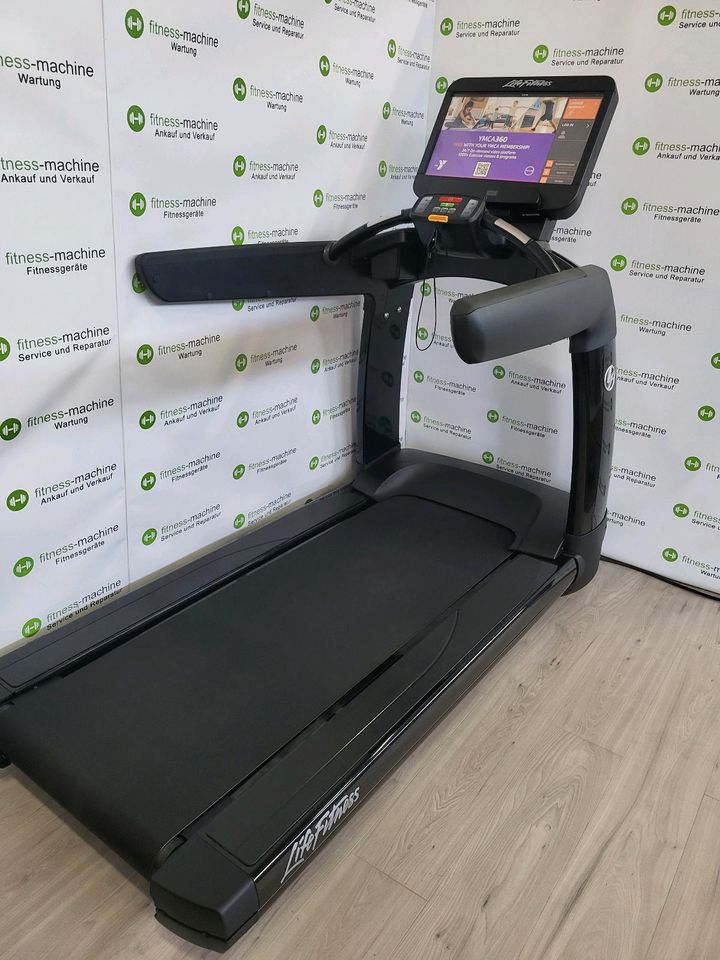 Laufband life Fitness discover SE3 95T FULL HD 2020 Baujahr in Berlin