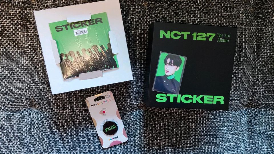 NCT 127 Sticker Album Deluxe BOX + Taeil Photocard Kpop WayV in Kirtorf