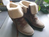 Boots Keilabsatz Absatzschuhe beige braun Esprit Größe 42 Sachsen - Sebnitz Vorschau