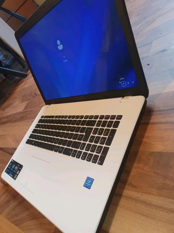 Asus Laptop....17Zoll....mit 8gb RAM ---(KEIN-VERSENDEN)---500ssd in Wuppertal