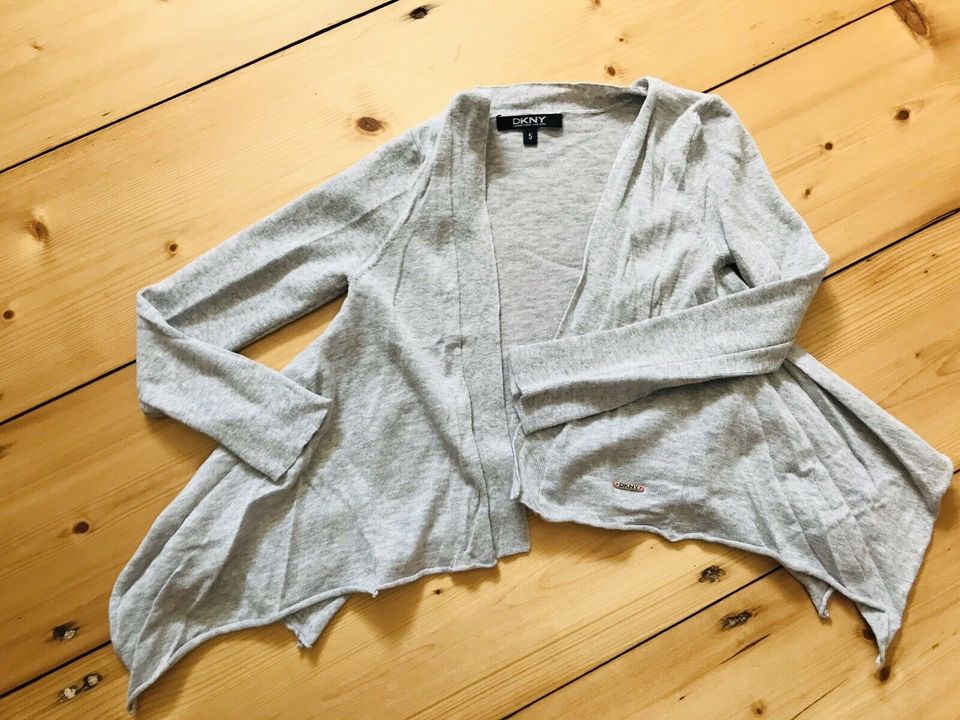 DKNY Strickjacke ausgefallen Gr.104/110 Wasserfall weich grau in Aachen