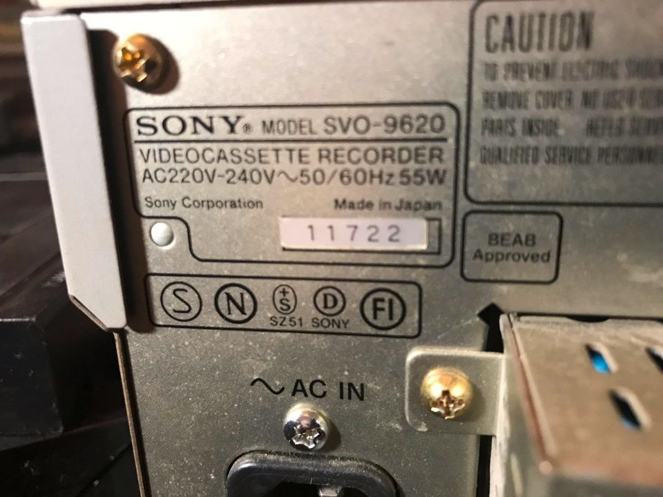 Sony SVO-9620 Professional S-VHS-Videorecorder defekt in Berlin
