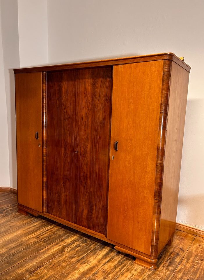 MIDCENTURY/Kleiderschrank/Kleiderstange/Vollholz/vintage/artdeco in Berlin