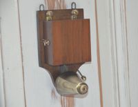 Antike elektrische Klingel Hausglocke Türklingel Holzgehäuse 4720 Nordrhein-Westfalen - Waldbröl Vorschau