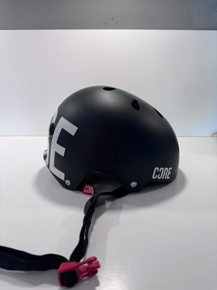Core Helm schwarz  Gr. S-M in Krefeld