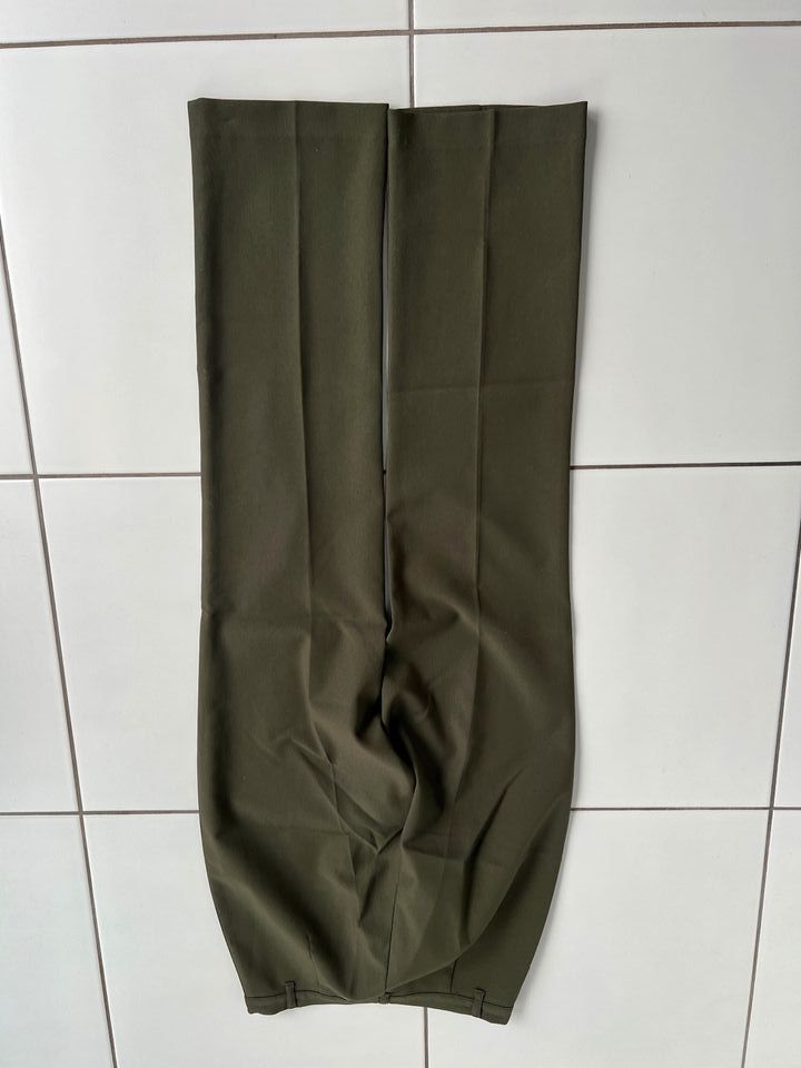 Benetton Hosenanzug Blazer Gr. 40 und Hose Gr. 36 oliv grün in Weil der Stadt