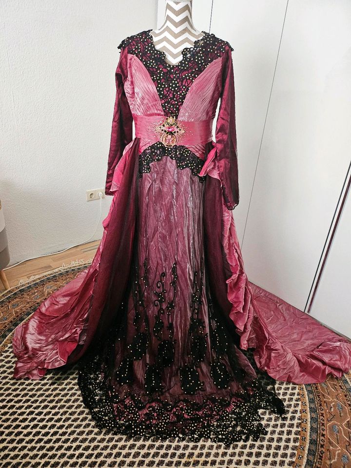 Abendkleid aus Dubai in Frankfurt am Main