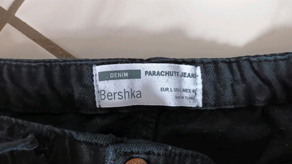 Cargohose, schwarz, bershka, parachute (baggy), Gr.L in Bad Saulgau