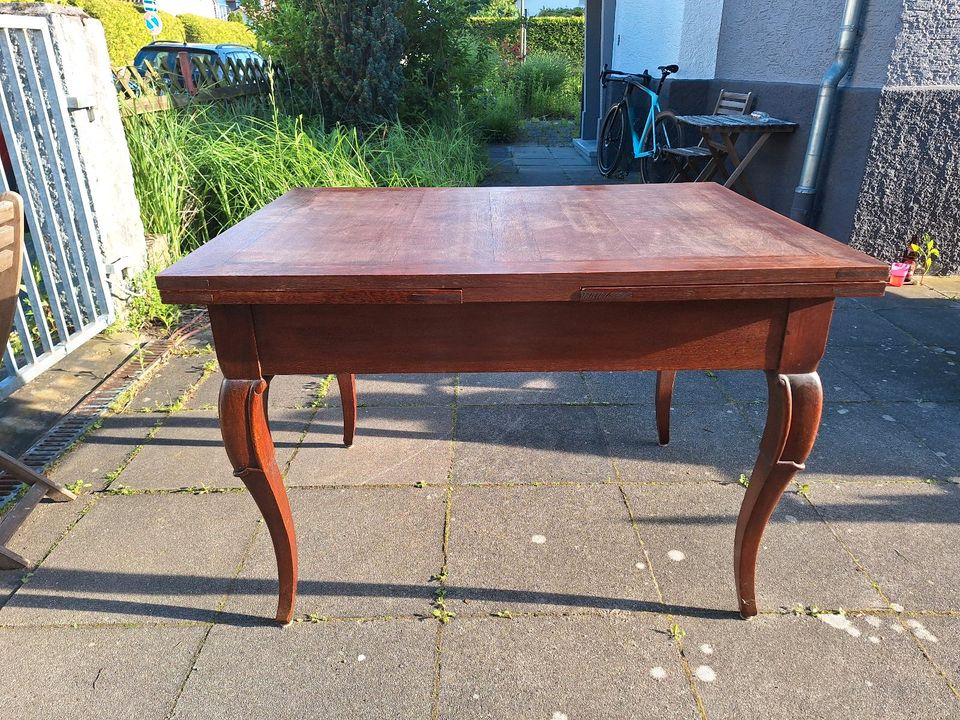Schöner Holztisch alt vintage Landhausstil mit Stühlen in Rüsselsheim