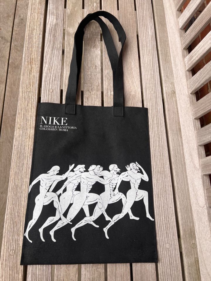 NIKE Tasche Colosseo Roma zur Ausstellung am Kolosseum in Rom in Leer (Ostfriesland)