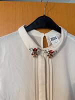 Bluse mit bunten Schmucksteinen am Kragen von Vero Moda, Größe M Bayern - Mering Vorschau