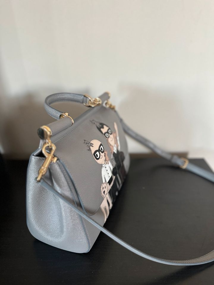 Original Dolce Gabbana Tasche Leder Grau/DG Family Neupreis:1750€ in Berlin