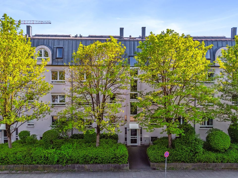 Kapitalanlage! Charmante und gepflegte 2-Zimmer-Wohnung mit Blick ins Grüne in München